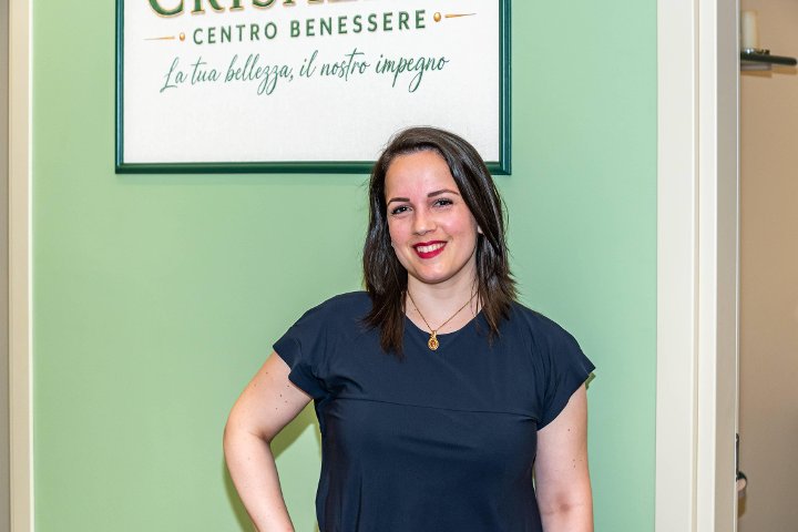 Una professionista del team Crisalide nel centro di Milano